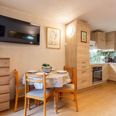 4 Pers Lary Village Proche Telepherique - Fr-1-296-533 Lägenhet